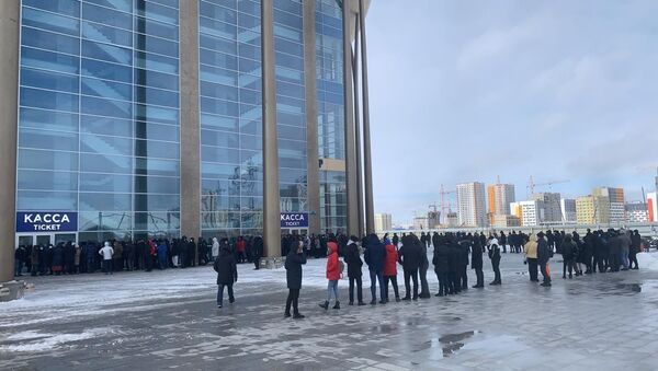 Огромная очередь выстроилась у кассы Барыс арены  - Sputnik Казахстан