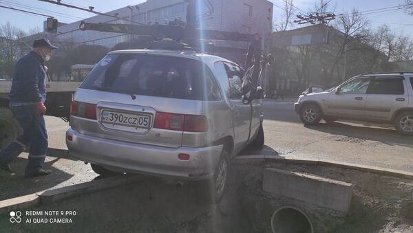 Две аварии из-за светофора произошли друг за другом на одном и том же месте в Алматы - Sputnik Казахстан