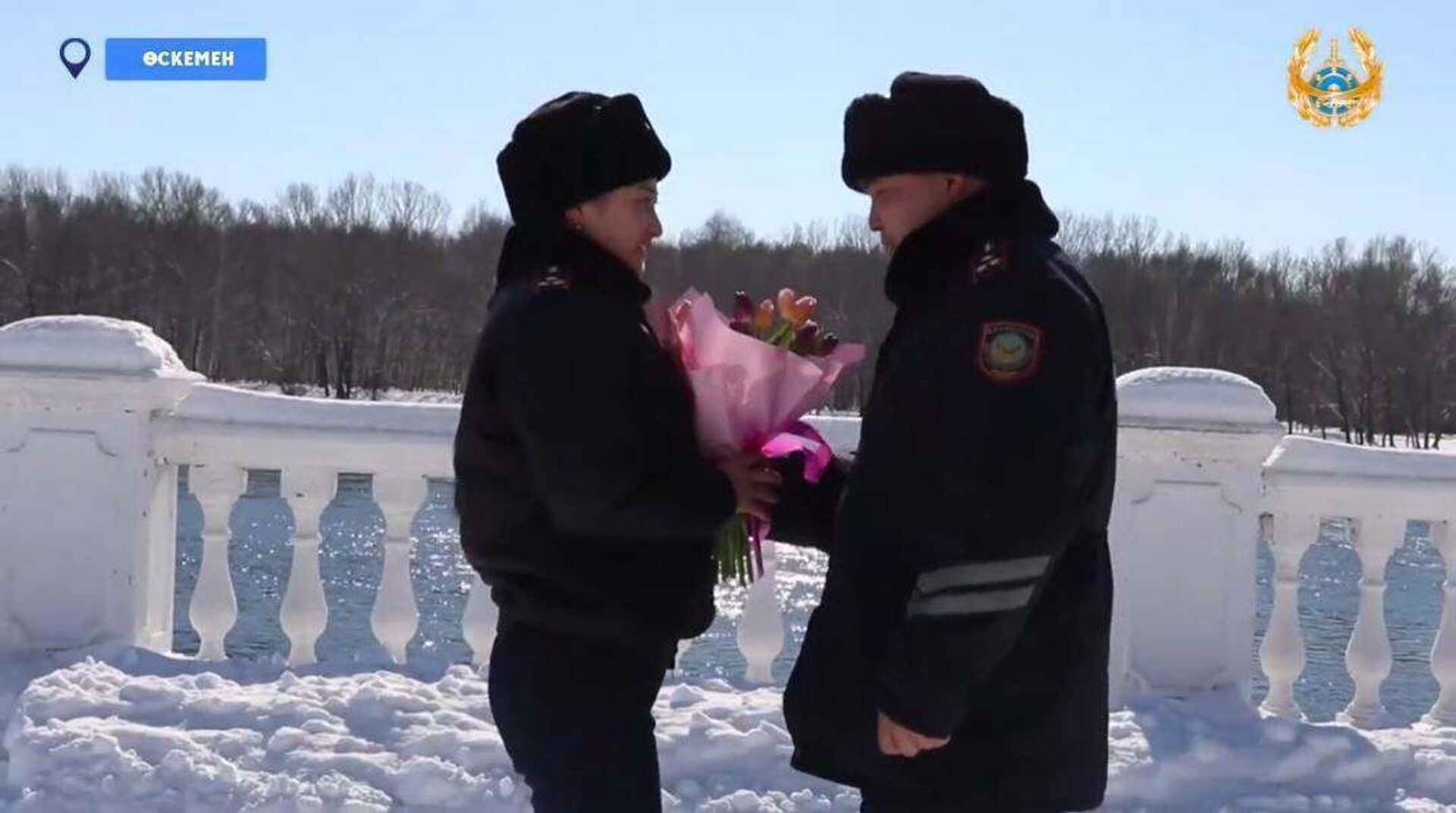 В полиции поздравляли женщин с 8 Марта: одну из инспекторов ждал сюрприз - Sputnik Казахстан, 1920, 06.03.2021