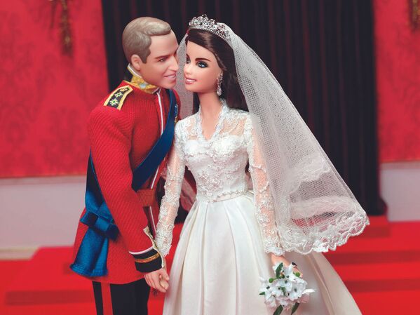 Куклы Барби и Кен, одетые как принц Уильям и Кейт Миддлтон в день свадьбы - Sputnik Казахстан