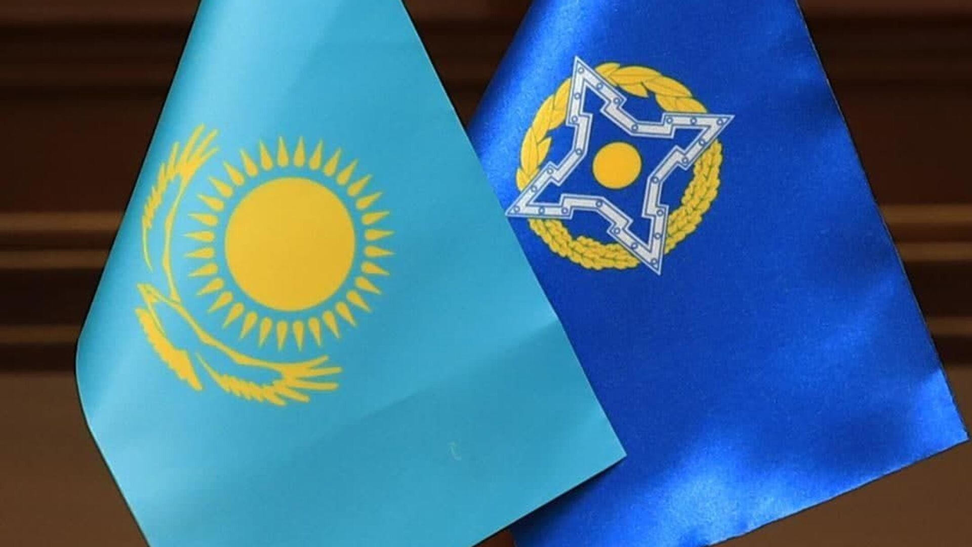 Флаги Казахстана и ОДКБ - Sputnik Казахстан, 1920, 09.03.2021