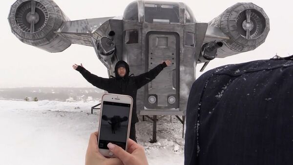 Косплееры воссоздали звездный  корабль Мандалорца в якутском парке  - Sputnik Казахстан