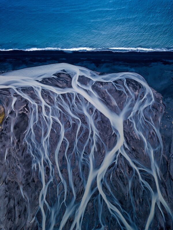 Снимок Glacial veins индийского фотографа Dipanjan Pal, занявший первое место в категории Nature art конкурса World Nature Photography Awards 2020 - Sputnik Казахстан
