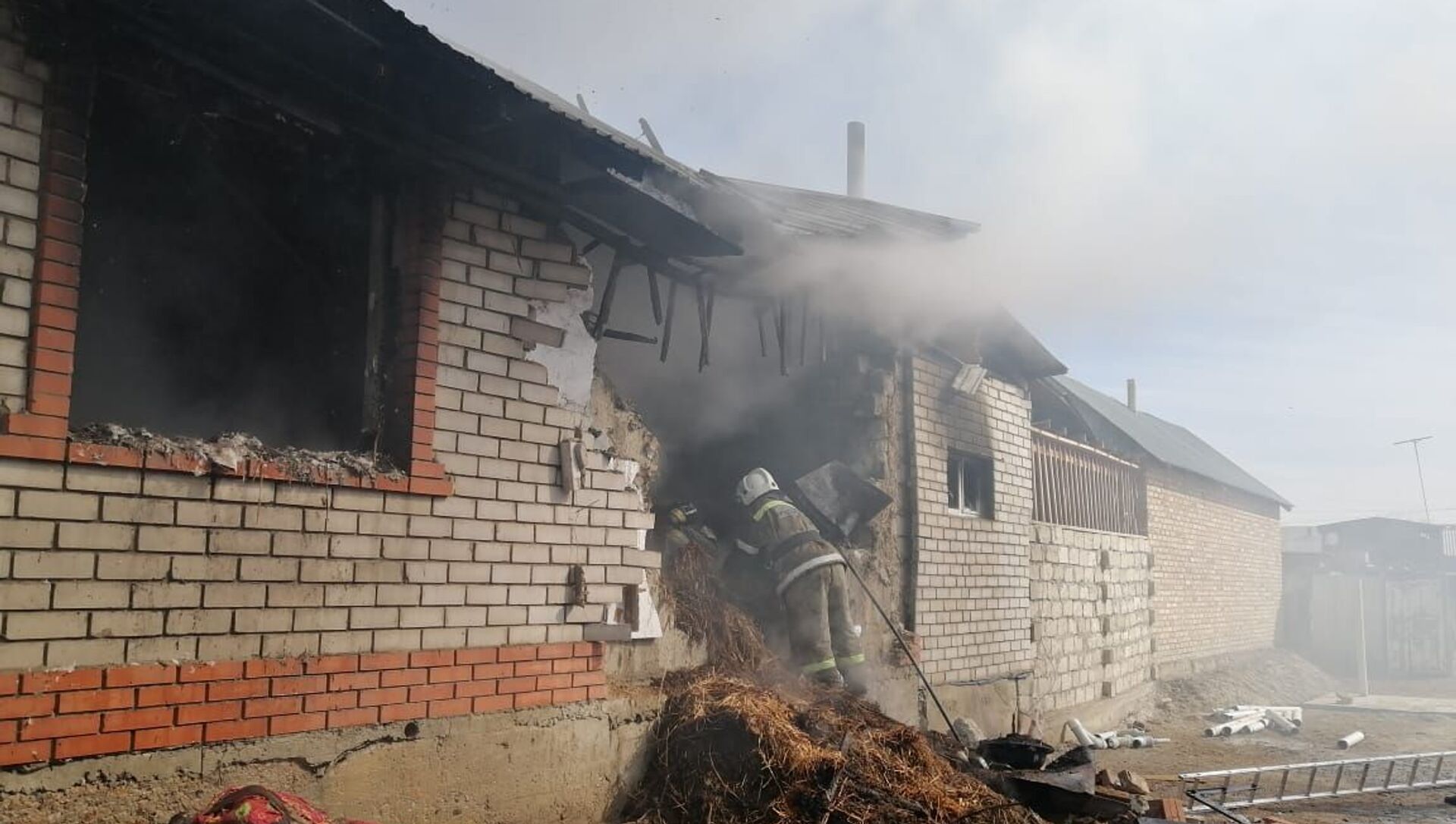 Взрыв газбаллона в Кызылординской области: развалы дома разобрали, жертв не  обнаружено - 15.03.2021, Sputnik Казахстан