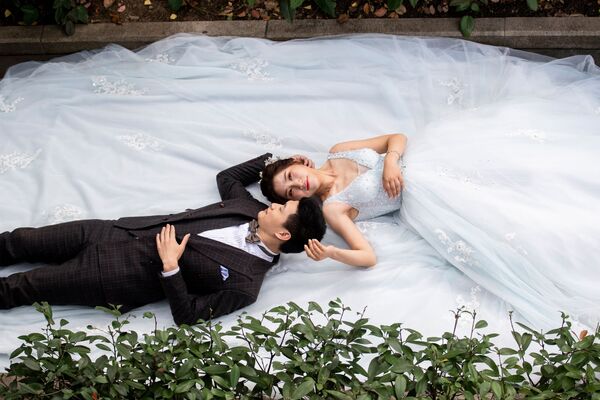 Пара во время свадебной фотосессии в Шанхае  - Sputnik Казахстан