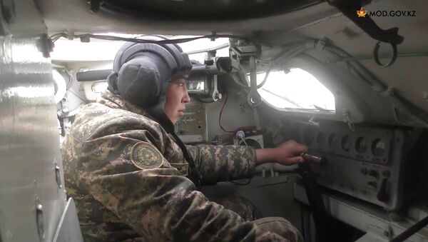 В Казахстане в рамках проверки войск прошли военные учения - Sputnik Казахстан