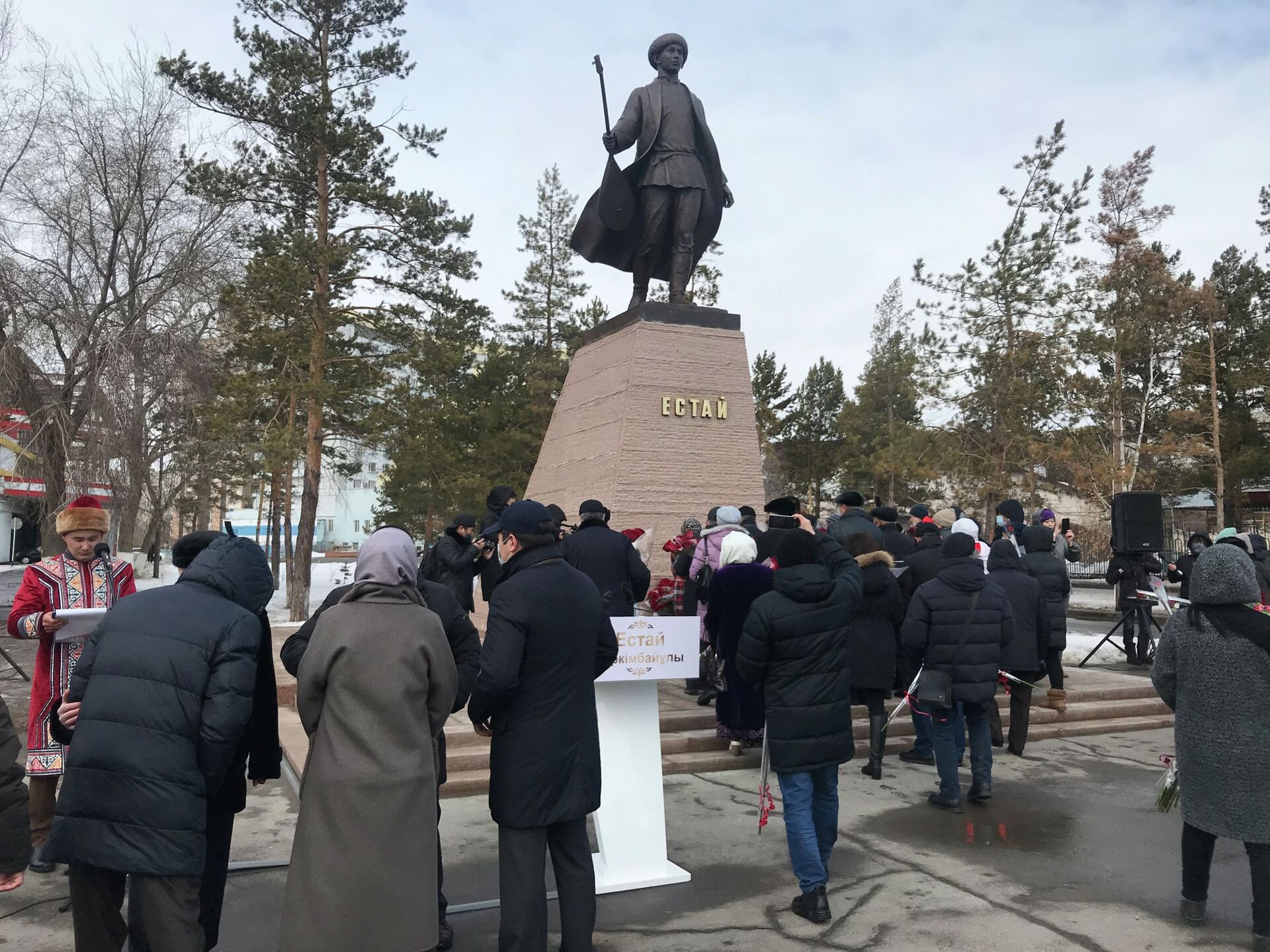 Памятник Естаю открыли в Павлодаре: общая высота монумента с постаментом – восемь метров - Sputnik Казахстан, 1920, 21.03.2021