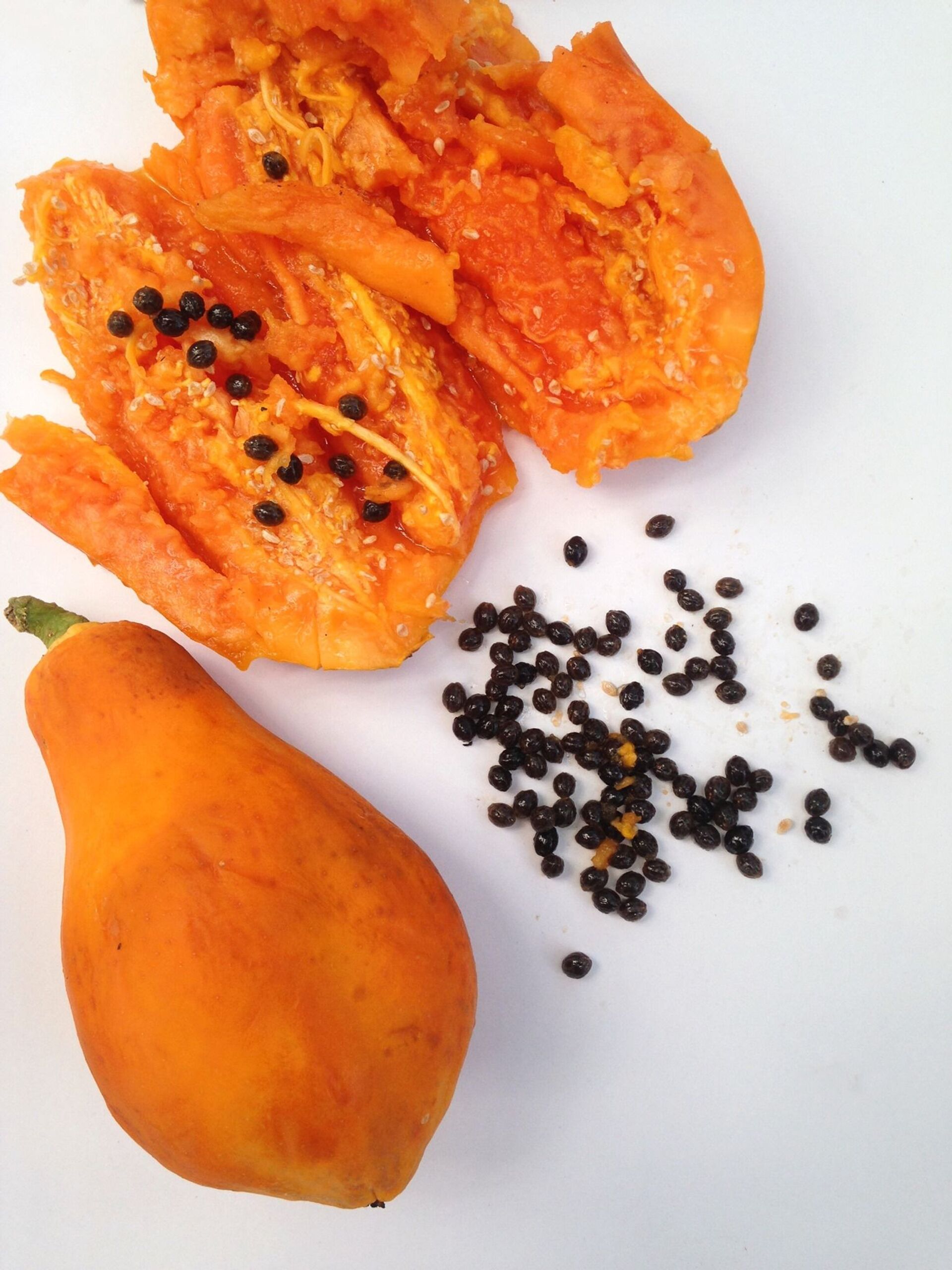 Оранжевое солнце: первые плоды папайи созрели в ботаническом саду Петропавловска - Sputnik Казахстан, 1920, 31.03.2021