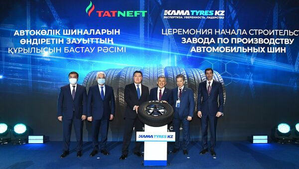 Премьер-министр Казахстана Аскар Мамин и президент Татарстана Рустам Минниханов дали старт строительству шинного завода в Сарани - Sputnik Қазақстан