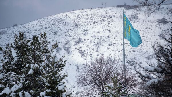 Государственный флаг Казахстана близ Медеу  - Sputnik Қазақстан