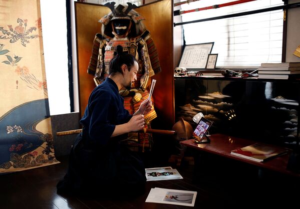 Онлайн-уроки японского инструктора по боевым искусствам в Токио - Sputnik Казахстан
