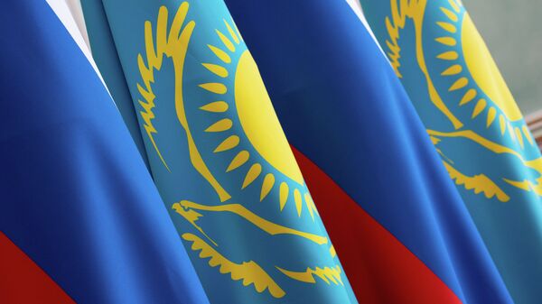 Флаги России и Казахстана - Sputnik Қазақстан