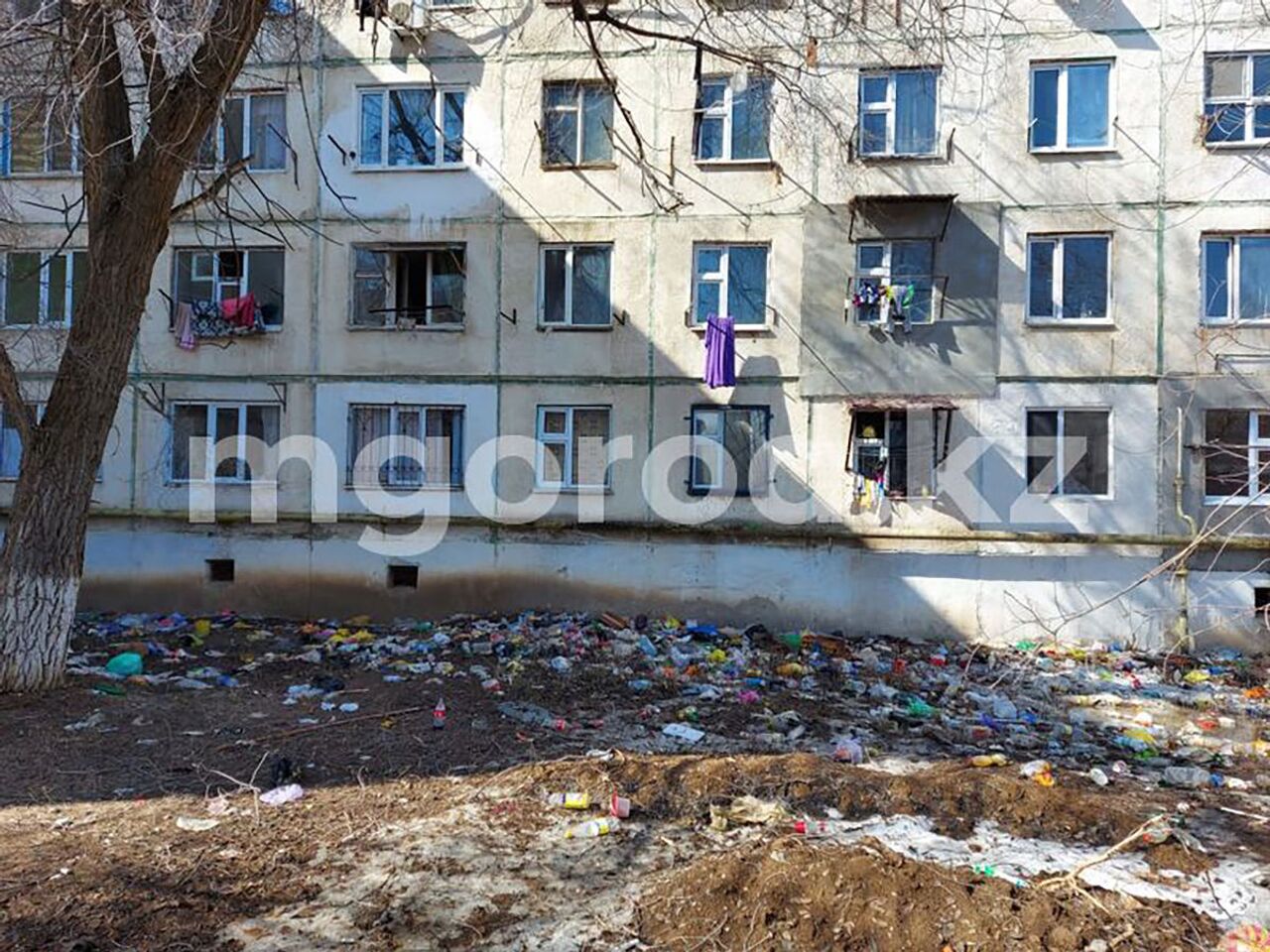 Жители многоэтажки в Уральске выбрасывают мочу в бутылках под окна дома -  09.04.2021, Sputnik Казахстан