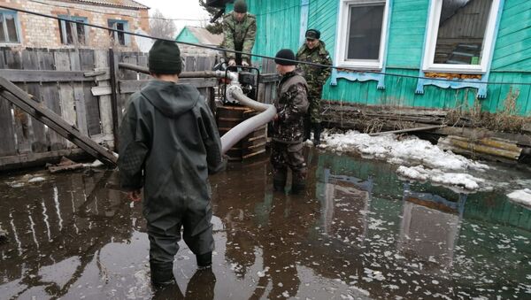 Почти 600 тысяч кубометров талых вод откачено за сутки в Казахстане - Sputnik Казахстан