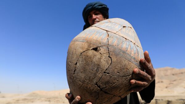 Раскопки на месте обнаруженного недалеко от Луксора золотого города в Верхнем Египте - Sputnik Қазақстан