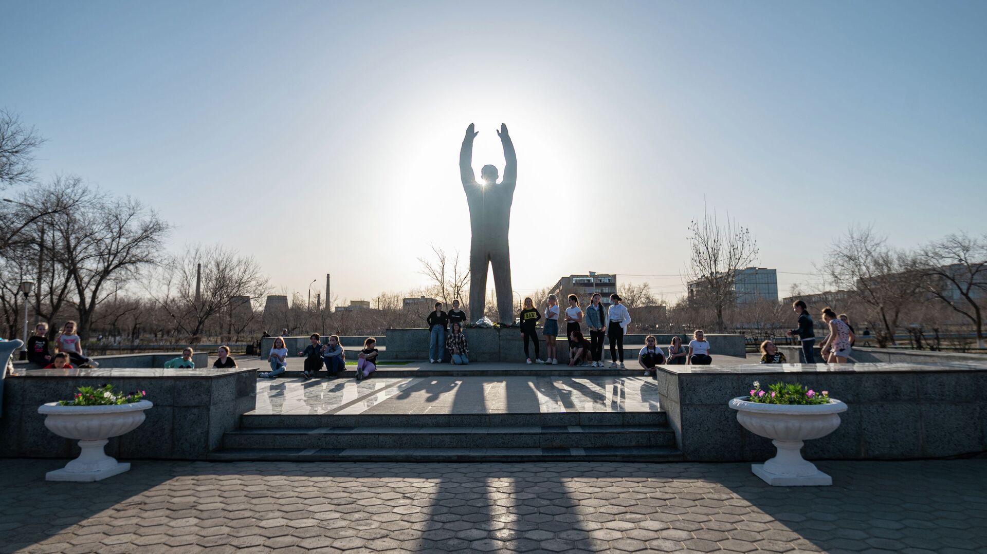 Памятник Юрию Гагарину в Байконыре - Sputnik Казахстан, 1920, 09.03.2024