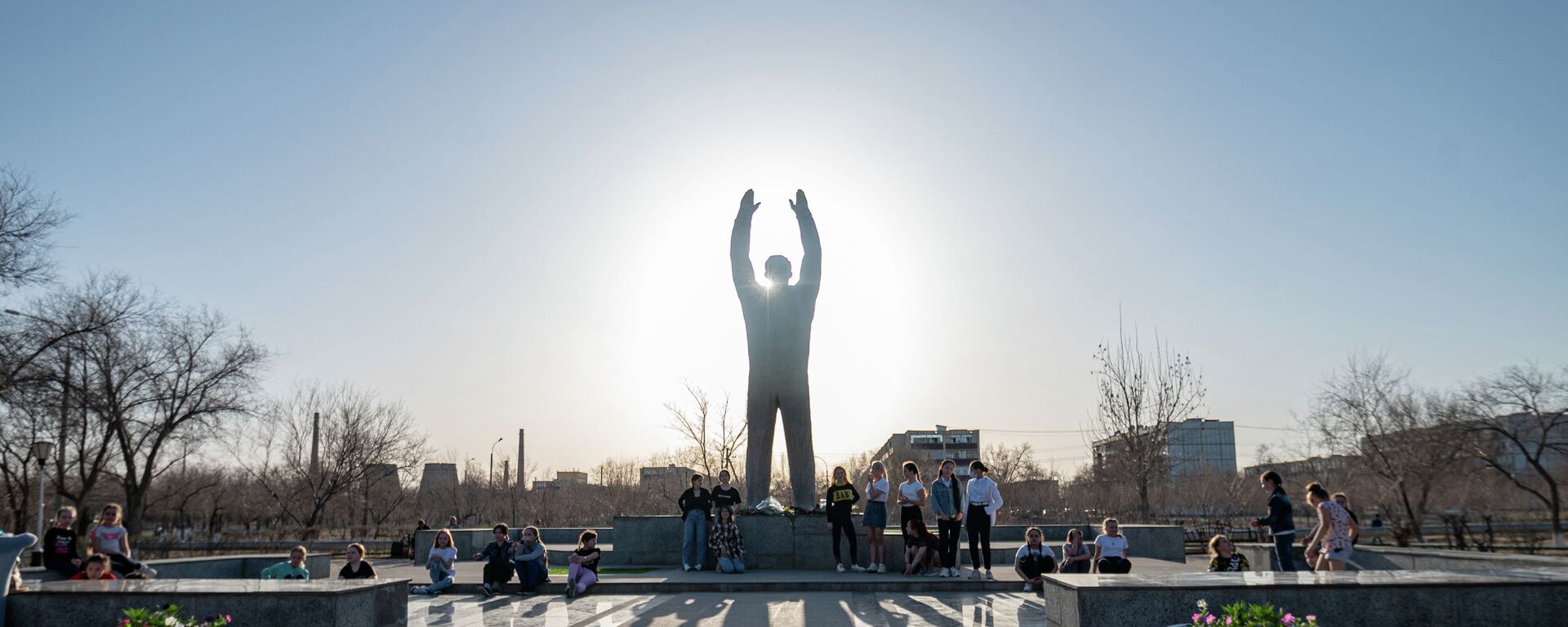 Памятник Юрию Гагарину в Байконыре - Sputnik Казахстан, 1920, 18.03.2026