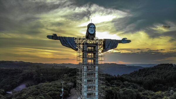 Статуя Христа-Защитника, строящаяся в Энкантадо, Бразилия - Sputnik Казахстан