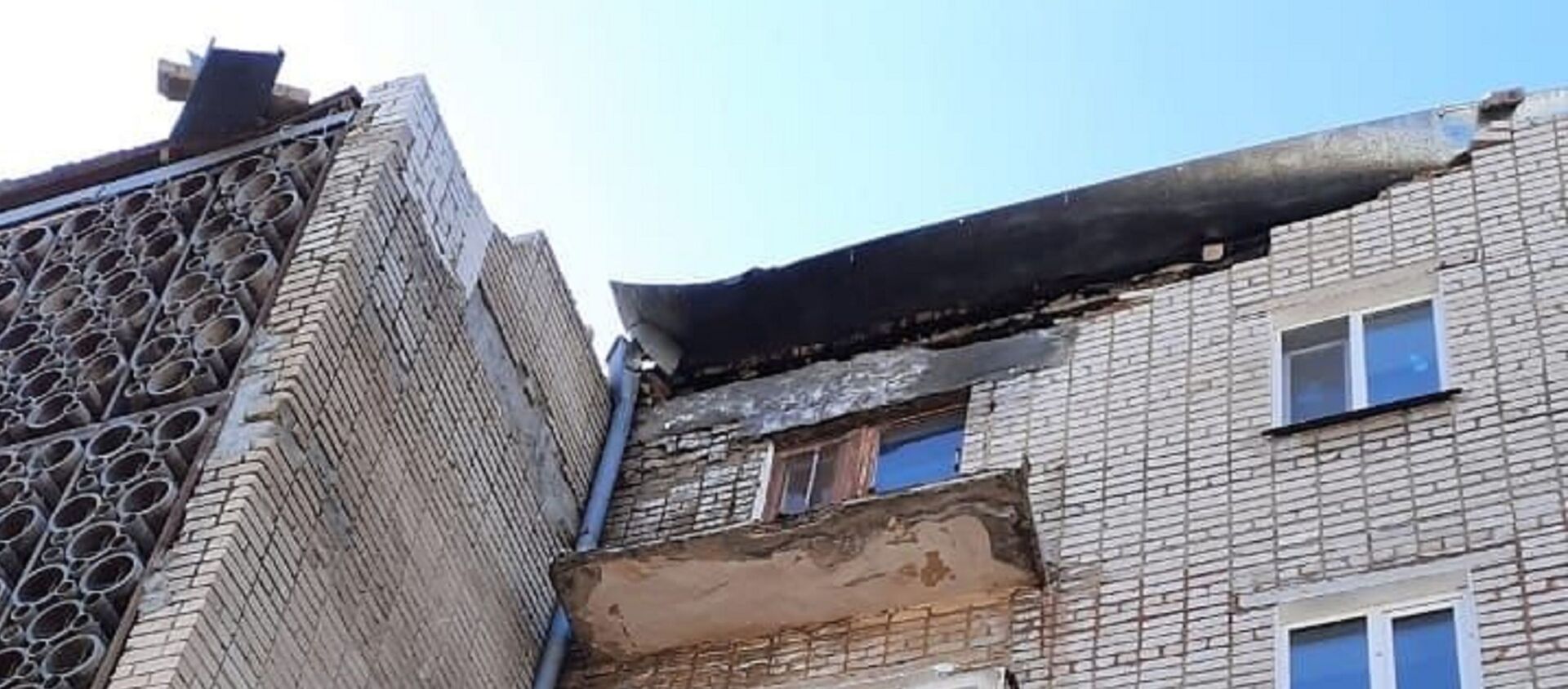 Көкшетауда көпқабатты тұрғын үйдің балконы опырылып түсті - Sputnik Қазақстан, 1920, 14.04.2021