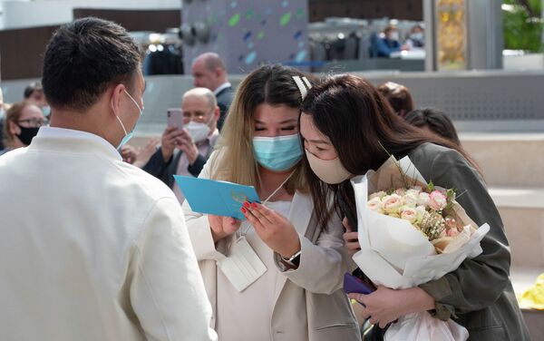 Вручение свидетельств о регистрации брака - Sputnik Казахстан