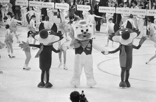 Волк Вуко, символ XIV зимних Олимпийских игр в Сараево, Югославия, 1984 год - Sputnik Казахстан
