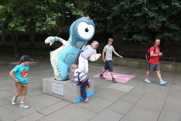 Талисман Летних Олимпийских игр 2012 года на одной из улиц Лондона - Sputnik Казахстан