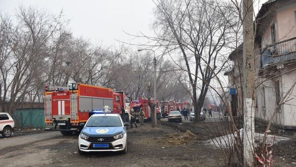 На тушение пожара прибыло несколько расчетов огнеборцев  - Sputnik Казахстан