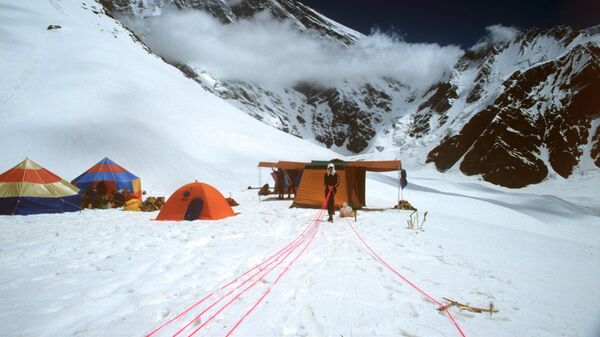 Эверест шыңындағы лагер, архивтегі сурет - Sputnik Қазақстан