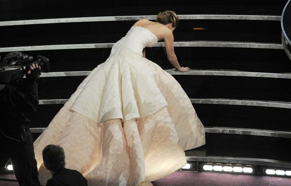 Актриса Дженнифер Лоуренс на церемонии вручения премии Оскар, 2013 год - Sputnik Казахстан