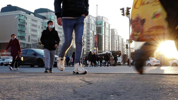 Пешеходы, прохожие на улице - Sputnik Казахстан
