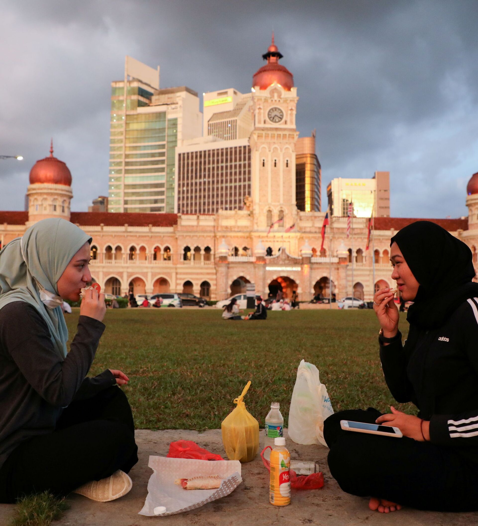 Почему мусульмане отмечают новый. Мусульмане. Малазийцы мусульмане.