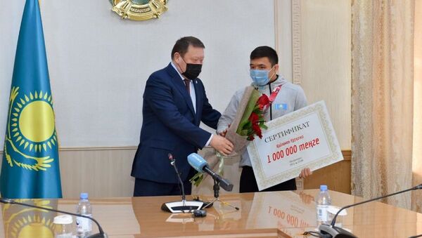 Борца Нуркожу Кайпанова наградили за второе золото чемпионата Азии - Sputnik Казахстан