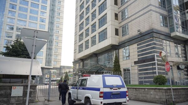 Полицейские продолжают работать в ЖК Бухар Жырау - Sputnik Казахстан