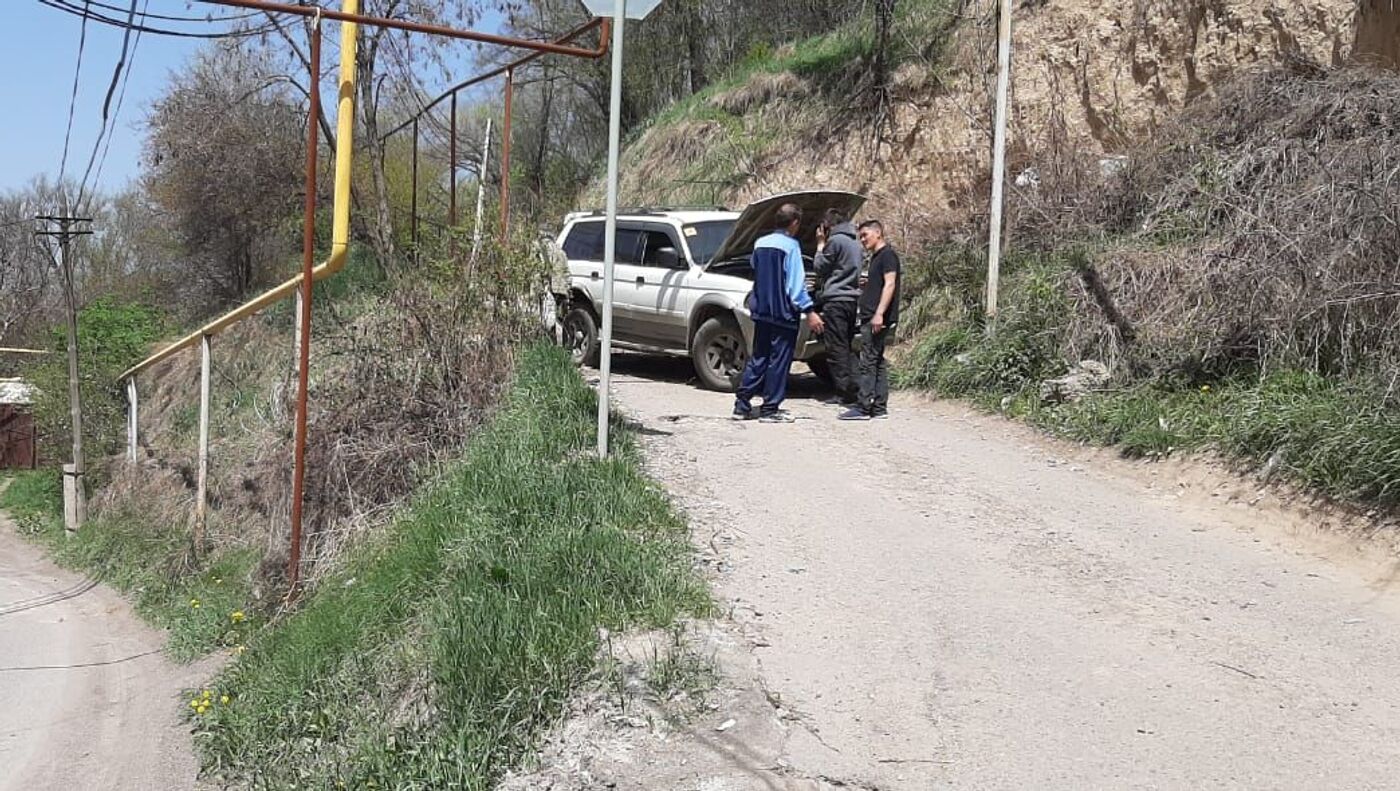 Водитель заглохшего на подъеме в гору внедорожника чудом спасся в Алматы