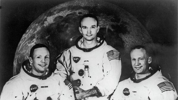 Экипаж американского космического корабля Аполлон-11. Слева направо: командир корабля Нил Армстронг, пилот командного модуля Майкл Коллинз и пилот лунного модуля Эдвин Олдрин. - Sputnik Казахстан