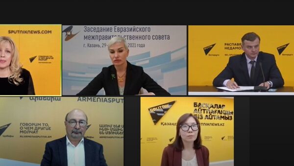 Видеомост с участием помощника председателя Коллегии ЕЭК Малкиной - Sputnik Казахстан