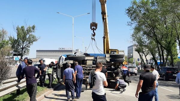 Нетрезвый водитель иномарки спровоцировал крупное ДТП в Алматы - Sputnik Казахстан