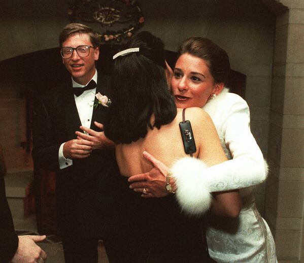 Билл Гейтс с супругой Мелиндой через неделю после бракосочетания, 1994 год - Sputnik Казахстан