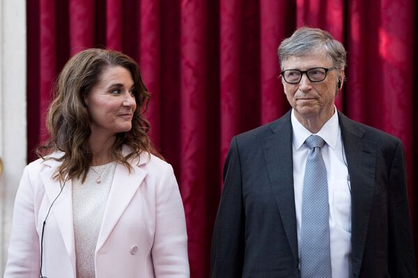 Основатель Microsoft Билл Гейтс с супругой Мелиндой в Париже, 2017 год - Sputnik Қазақстан