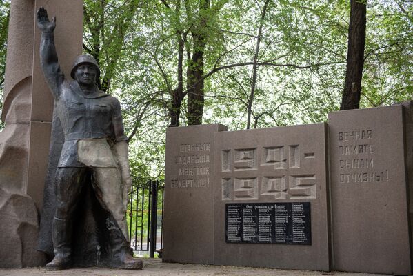 Мемориал “Вечная память сынам отчизны” находится в поселке Карасу, в Алатауском районе Алматы. - Sputnik Казахстан