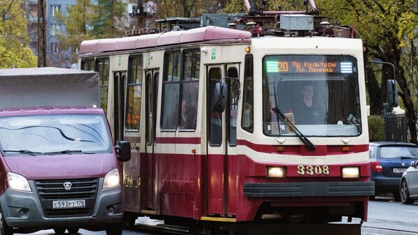 Трамвай на улице Санкт-Петербурга - Sputnik Казахстан