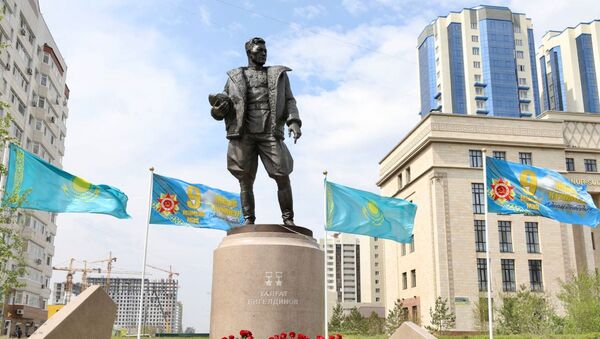 Памятник Талгату Бигельдинову открыли в Нур-Султане - Sputnik Қазақстан