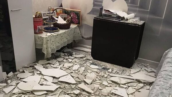 Фото обрушившейся штукатурки в квартире в Нур-Султане - Sputnik Казахстан
