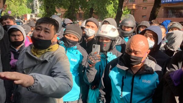 Акция протеста курьеров Wolt в Алматы - Sputnik Казахстан