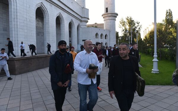 Мусульмане Казахстана отмечают праздник Ораза айт  - Sputnik Казахстан
