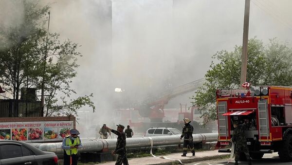 45 пожарных тушили горевший в Атырау ресторан - видео - Sputnik Казахстан