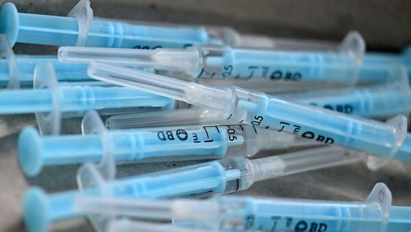 Шприцы с вакциной от коронавируса, подготовленные для проведения прививок - Sputnik Қазақстан