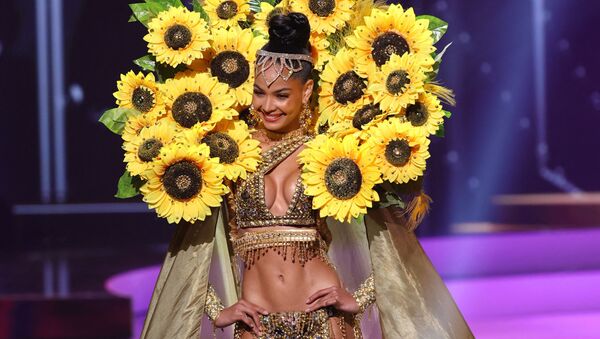 Мисс Доминиканская Республика Кимберли Хименес во время показа национального костюма конкурса Мисс Вселенная 2021 - Sputnik Казахстан