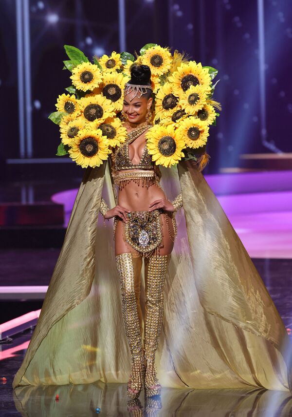 Мисс Доминиканская Республика Кимберли Хименес во время показа национального костюма конкурса Мисс Вселенная 2021 - Sputnik Казахстан