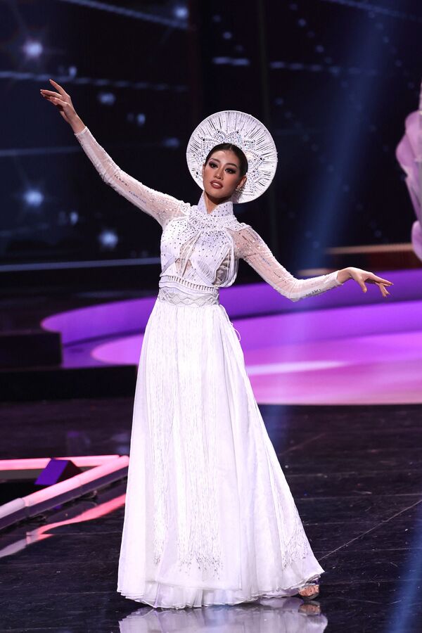Мисс Вьетнам Нгуен Тран Ханх Ван во время показа национального костюма конкурса Мисс Вселенная 2021  - Sputnik Қазақстан